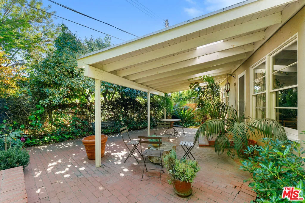 11672 Erwin Street, North Hollywood, California 91606 home-pic-1